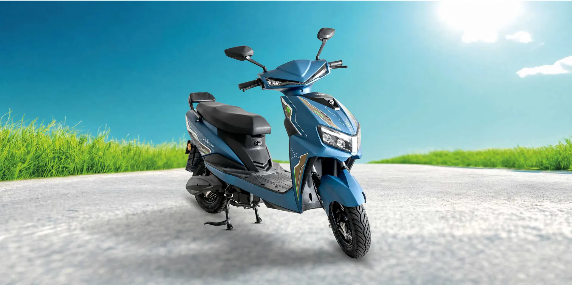 USTROM Selfie Neo electric scooter on an open road